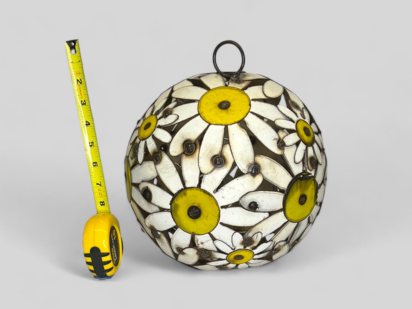 Oversize Metal White Daisy Flowers Ball ornament